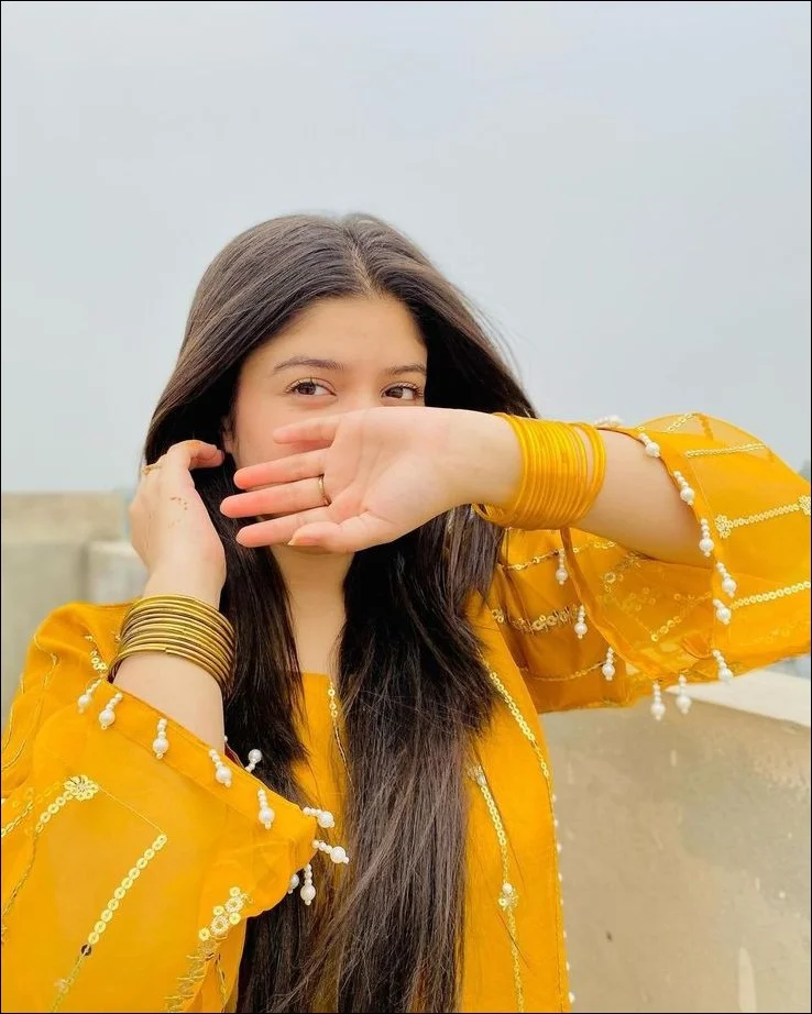 cute single girl images