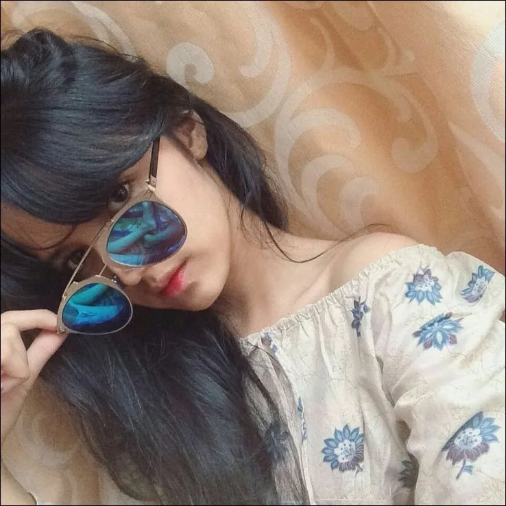 cute girl in saree images