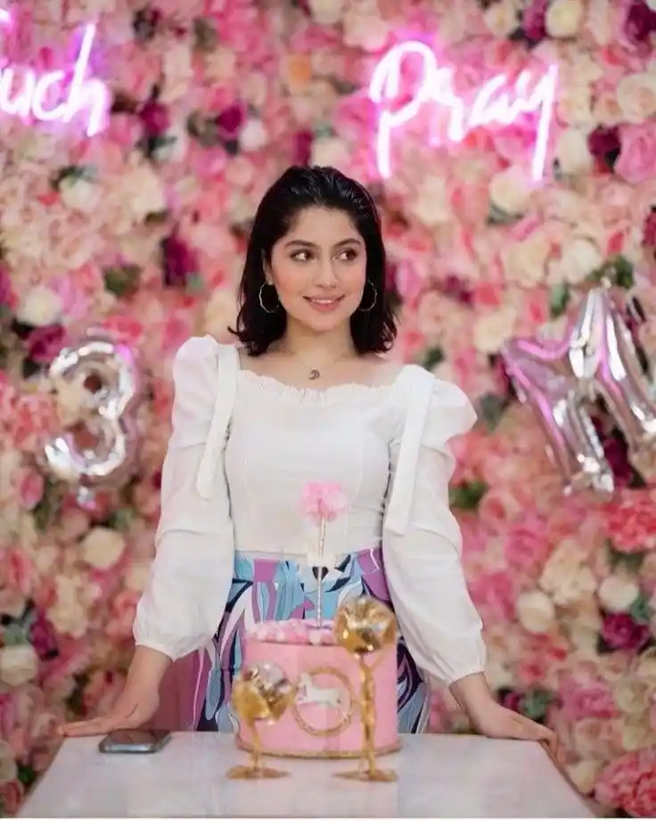 cute girl images indian