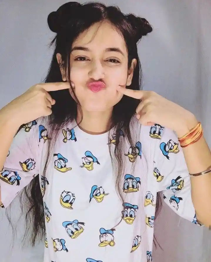 smart girl images for whatsapp dp