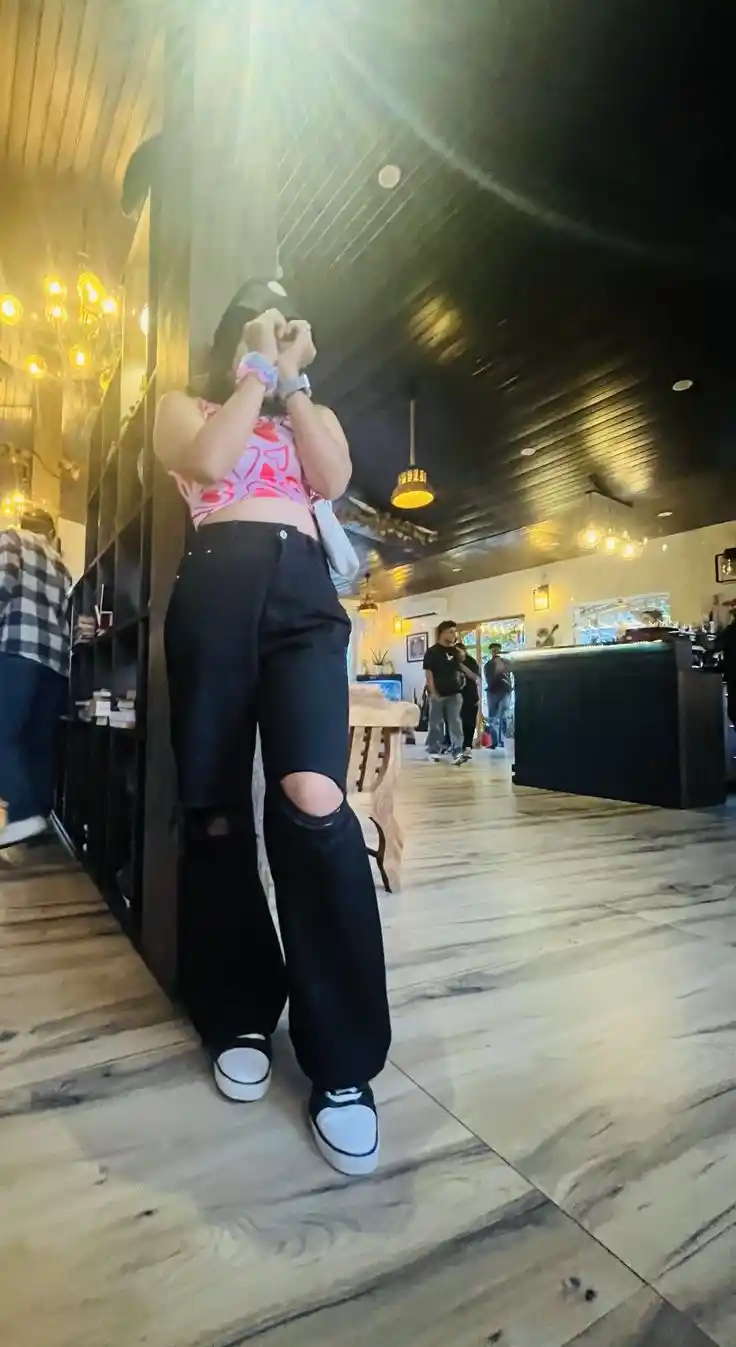 mirror hide face girl dp 52