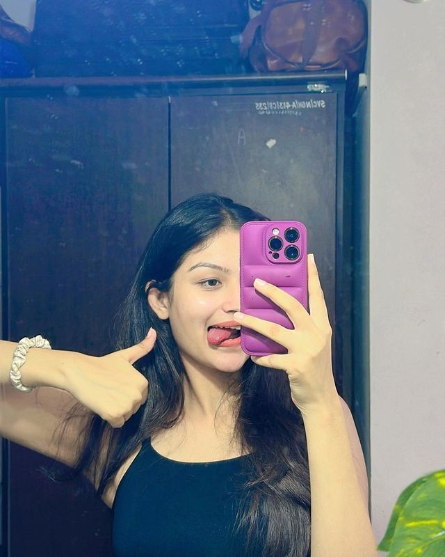 cute girl in saree images