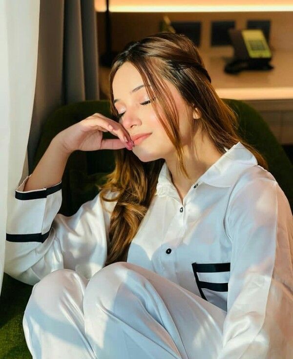 cute little girl images for whatsapp dp