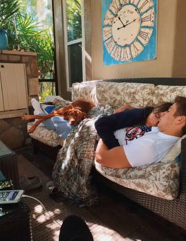 good night kiss image