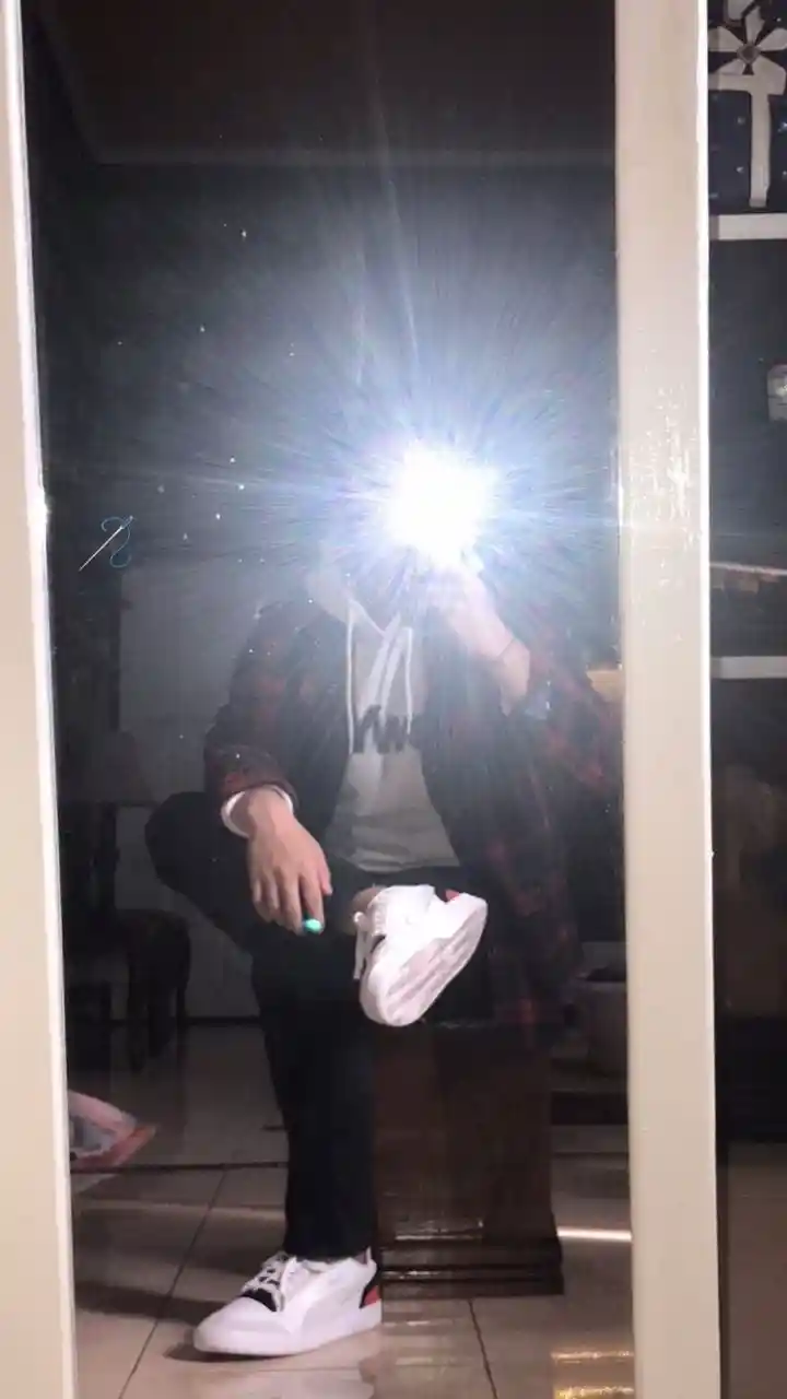 whatsapp dp sad shayari image boy