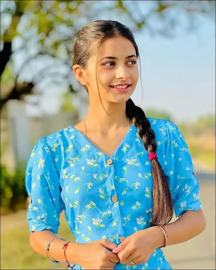 beautiful girl images for whatsapp dp