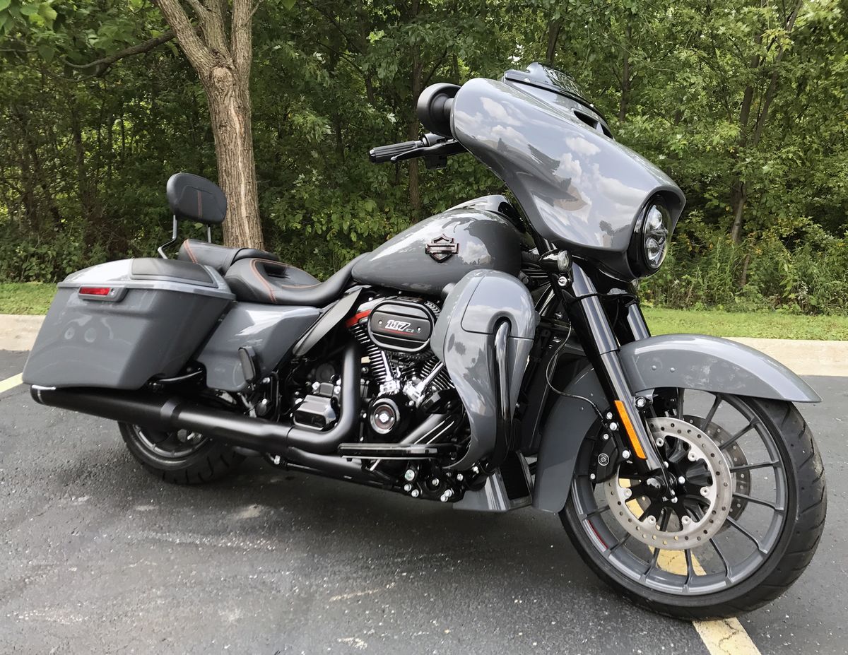 pictures of a street glide